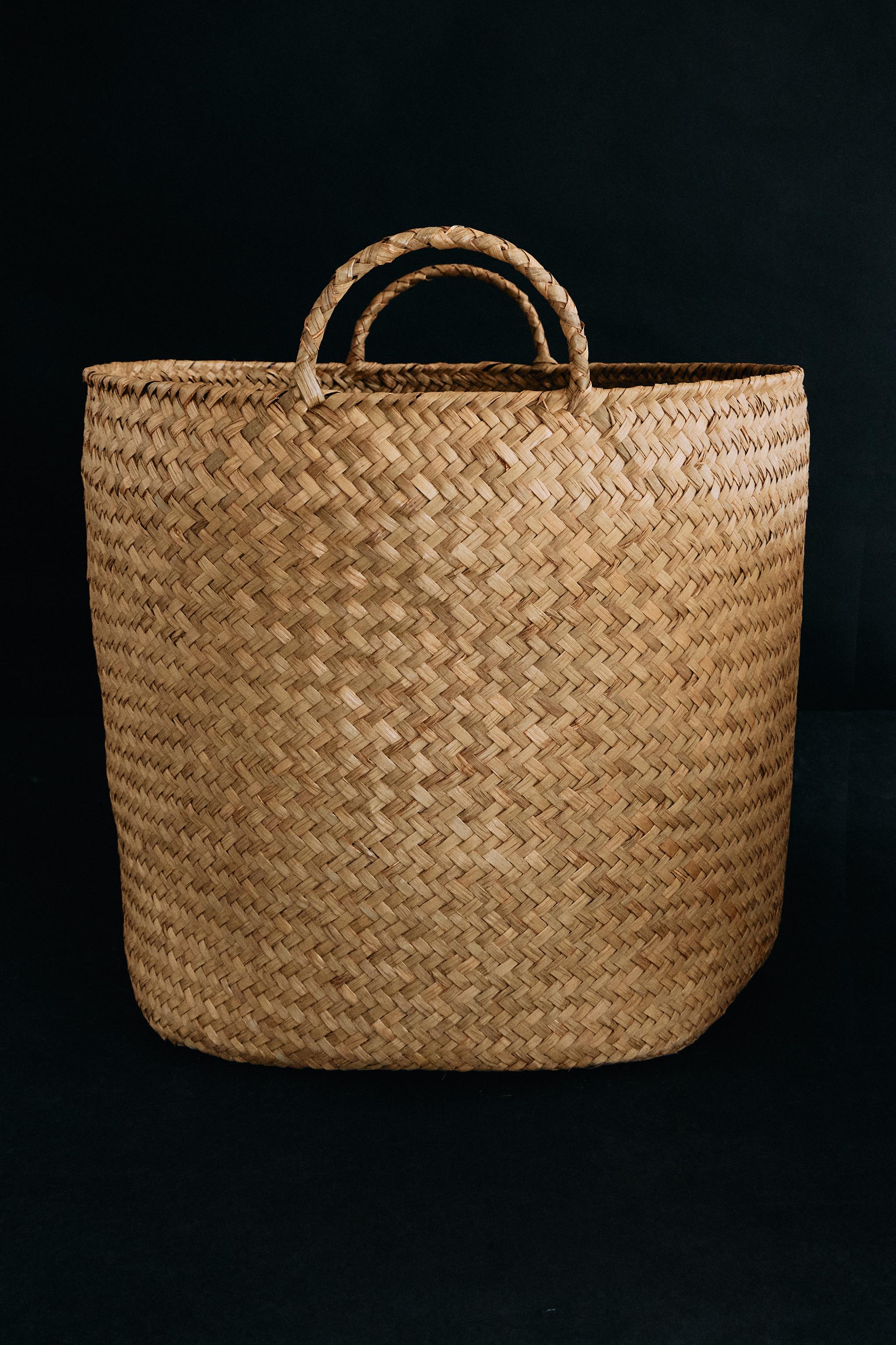 ROUND BASKET WITH HANDLE